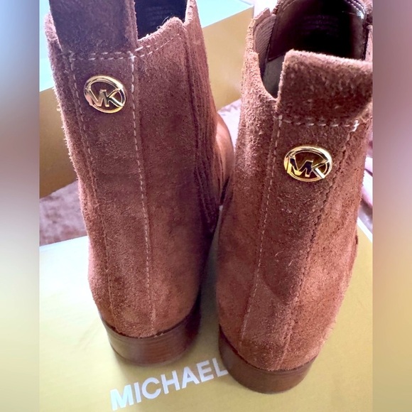 🎁Michael Kors 'Ella' Suede Boots - Picture 7 of 11